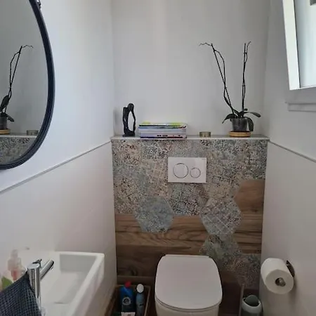 Les Zebres- Wifi-jacuzzi-velos-ecran Plat- Parentales- Baignoire * La Rochelle (Charente-Maritime)