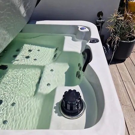 Les Zebres- Wifi-jacuzzi-velos-ecran Plat- Parentales- Baignoire La Rochelle (Charente-Maritime)