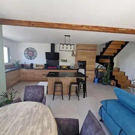 Les Zebres- Wifi-jacuzzi-velos-ecran Plat- Parentales- Baignoire Villa