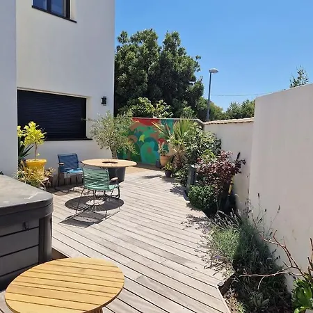 Les Zebres- Wifi-jacuzzi-velos-ecran Plat- Parentales- Baignoire Villa La Rochelle (Charente-Maritime)